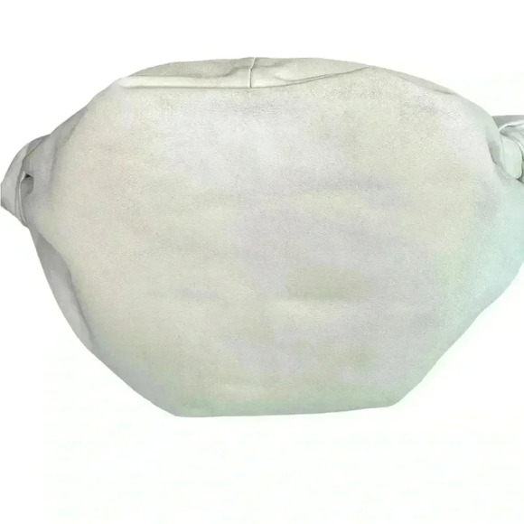 Bottega Benetta Double Knot Leather Handbag . - Picture 9 of 15